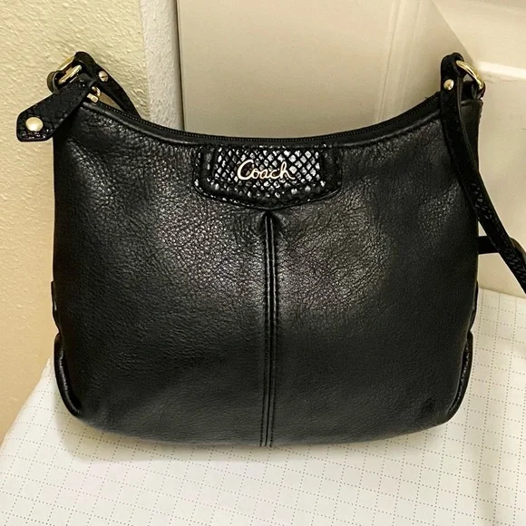 Authentic Coach Ashley crossbody bag - Picture 2 of 10